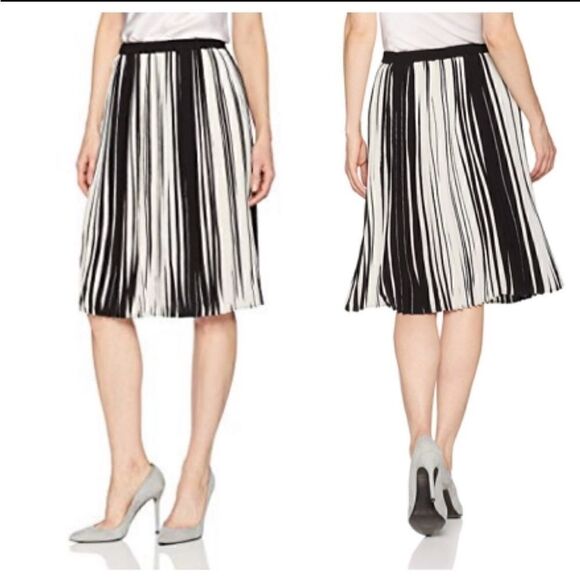 Adrianna Papell Black/White Pleat Crepe Skirt medium - Picture 1 of 6